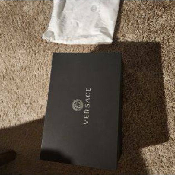 Versace - Picture 7 of 8